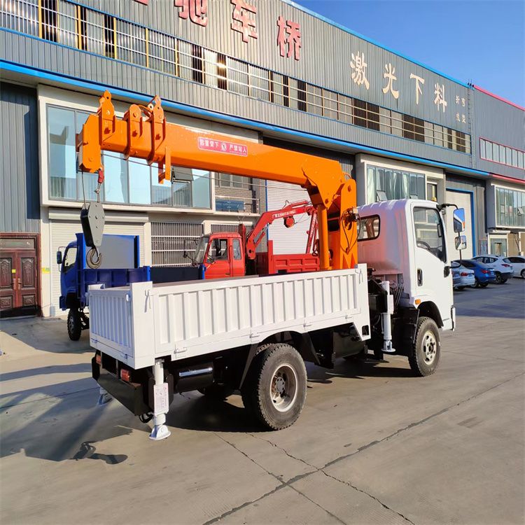 绛县三轮随车吊定制 农用改装机自备吊中瑞长期出售